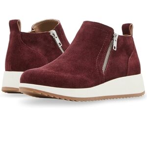 NWT Blondo womens Ellorie Size 11 Wine Suede Shoes